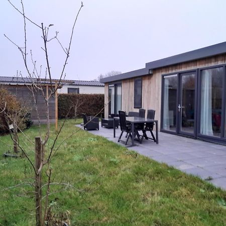 Luxe 5 Persoons Bungalow Op Rustig Vakantiepark Nabij Leeuwarden Dronrijp Buitenkant foto