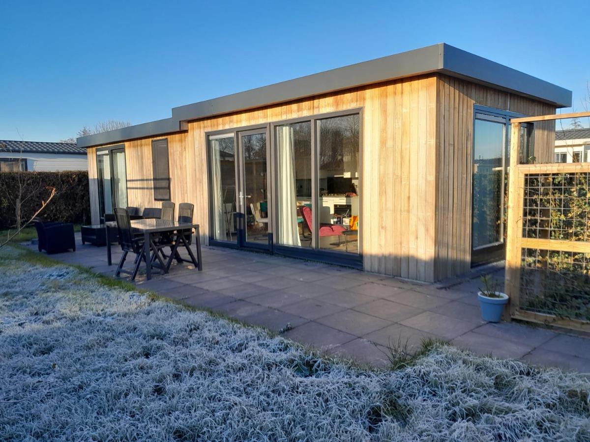 Luxe 5 Persoons Bungalow Op Rustig Vakantiepark Nabij Leeuwarden Dronrijp Buitenkant foto