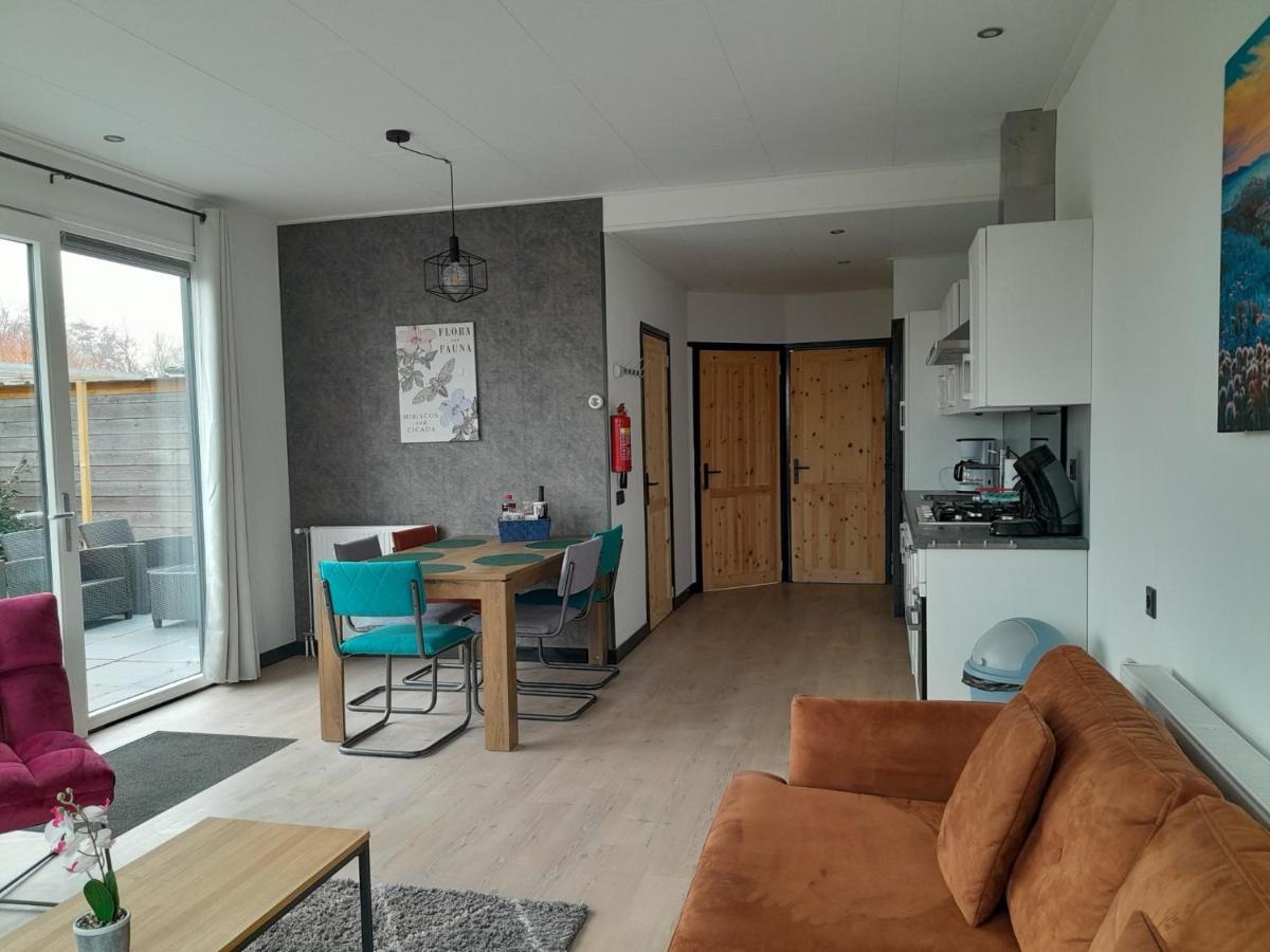 Luxe 5 Persoons Bungalow Op Rustig Vakantiepark Nabij Leeuwarden Dronrijp Buitenkant foto