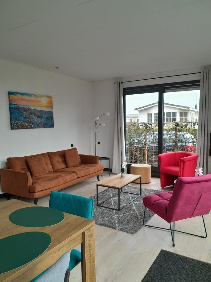 Luxe 5 Persoons Bungalow Op Rustig Vakantiepark Nabij Leeuwarden Dronrijp Buitenkant foto