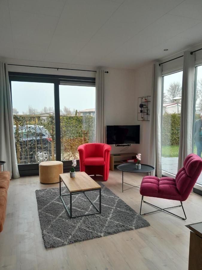 Luxe 5 Persoons Bungalow Op Rustig Vakantiepark Nabij Leeuwarden Dronrijp Buitenkant foto