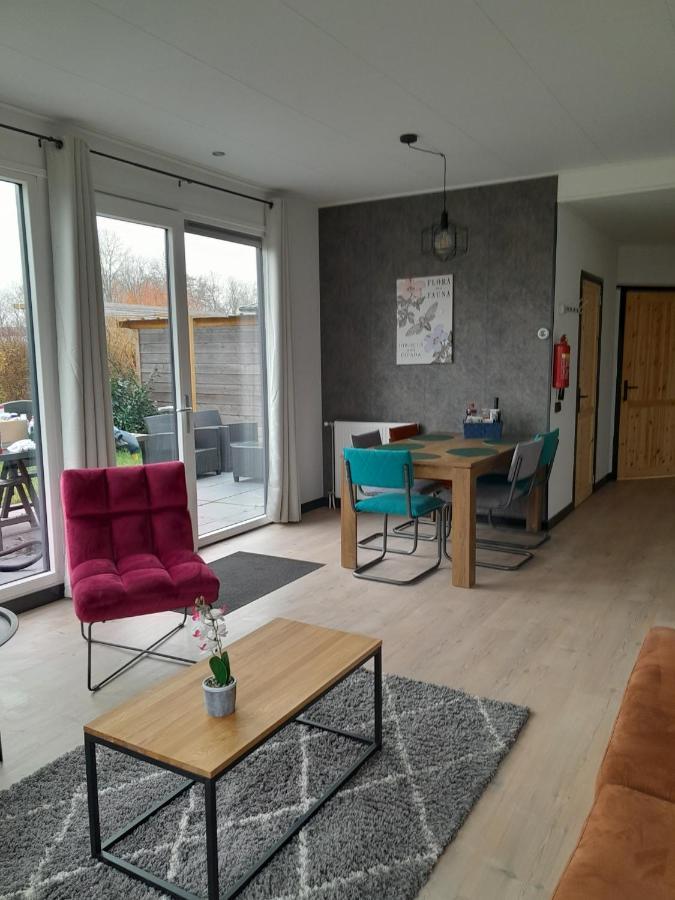 Luxe 5 Persoons Bungalow Op Rustig Vakantiepark Nabij Leeuwarden Dronrijp Buitenkant foto