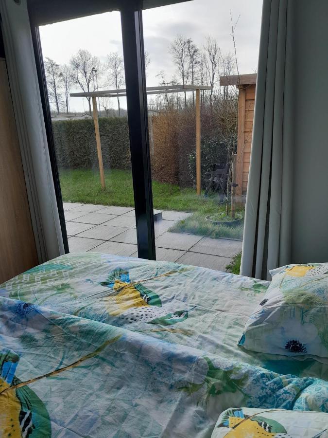 Luxe 5 Persoons Bungalow Op Rustig Vakantiepark Nabij Leeuwarden Dronrijp Buitenkant foto
