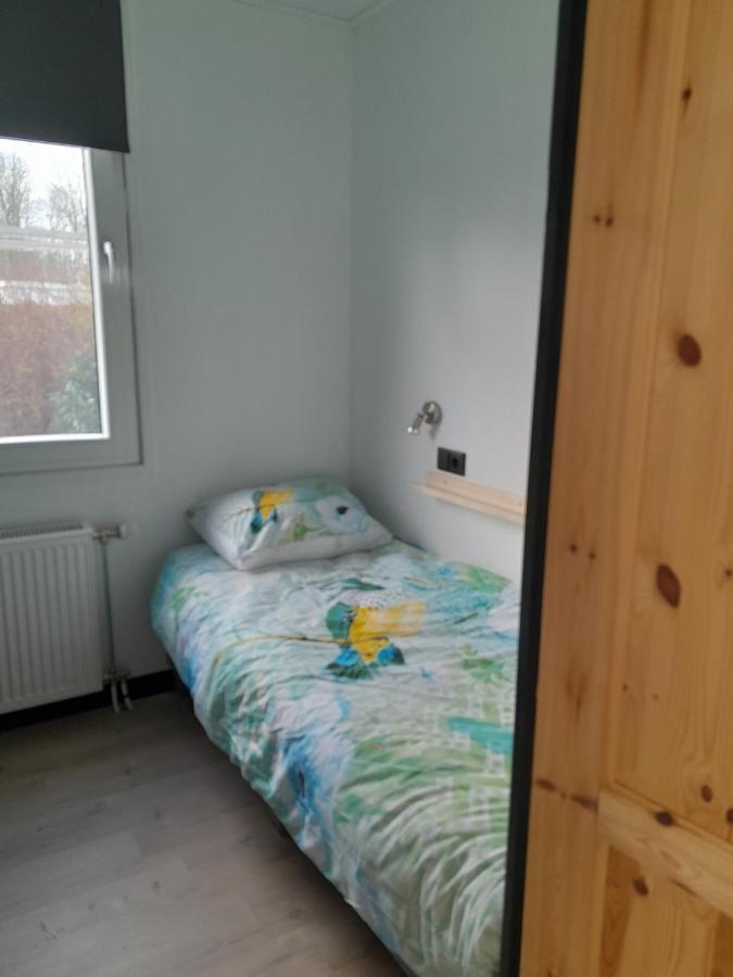 Luxe 5 Persoons Bungalow Op Rustig Vakantiepark Nabij Leeuwarden Dronrijp Buitenkant foto