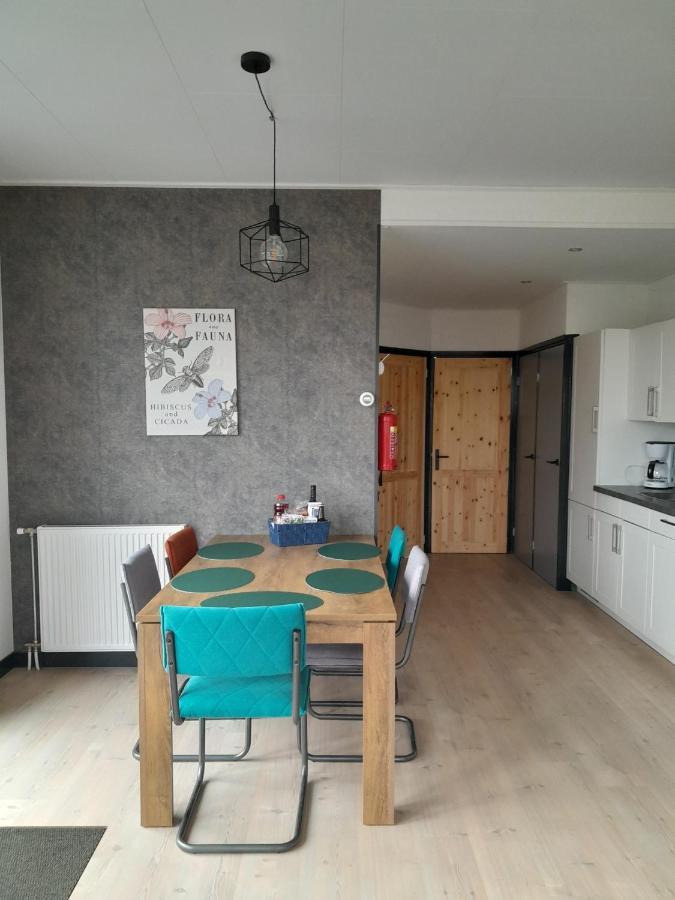 Luxe 5 Persoons Bungalow Op Rustig Vakantiepark Nabij Leeuwarden Dronrijp Buitenkant foto