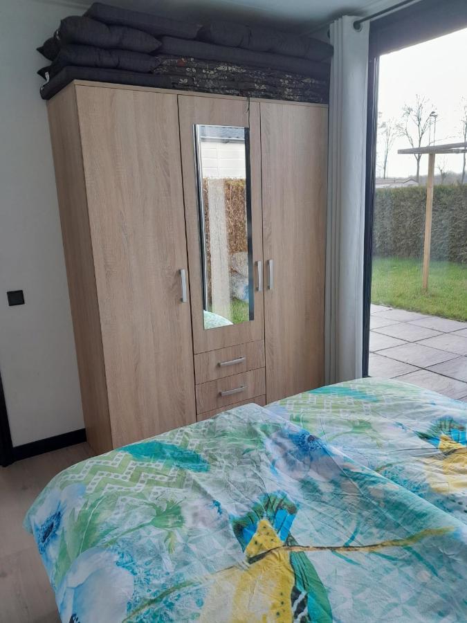 Luxe 5 Persoons Bungalow Op Rustig Vakantiepark Nabij Leeuwarden Dronrijp Buitenkant foto